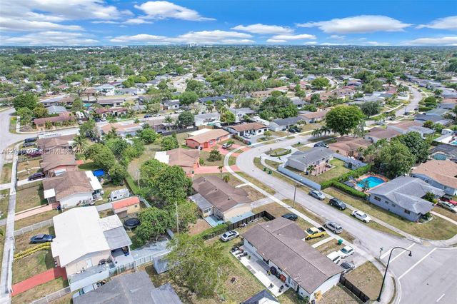 10565 SW 156th Ln, Miami, FL 33157