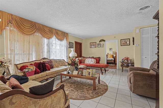 10565 SW 156th Ln, Miami, FL 33157