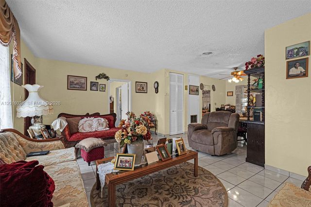10565 SW 156th Ln, Miami, FL 33157