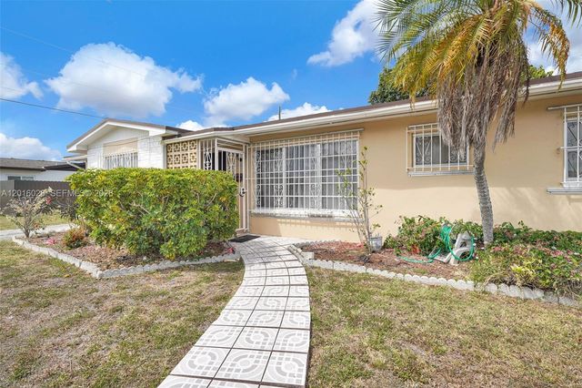 10565 SW 156th Ln, Miami, FL 33157