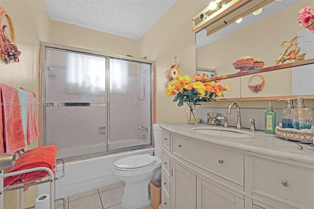 10565 SW 156th Ln, Miami, FL 33157
