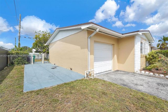 10565 SW 156th Ln, Miami, FL 33157