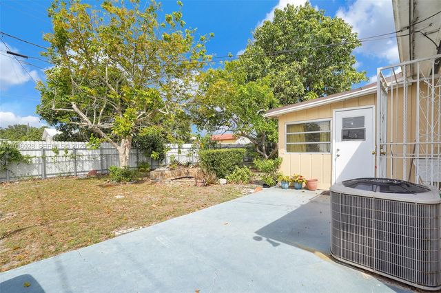 10565 SW 156th Ln, Miami, FL 33157