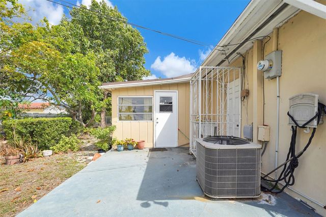 10565 SW 156th Ln, Miami, FL 33157