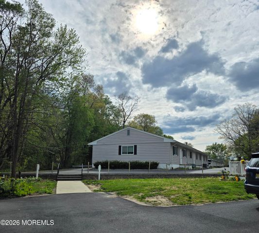 5 West Lake Drive A, Manchester, NJ 08759
