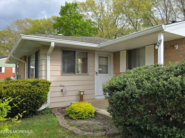 5 West Lake Drive A, Manchester, NJ 08759
