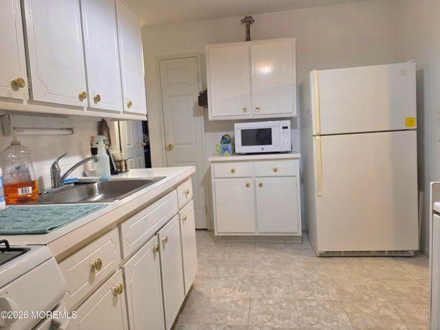 5 West Lake Drive A, Manchester, NJ 08759