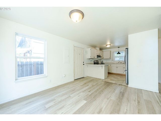 3214 CORALY Ave, Eugene, OR 97402