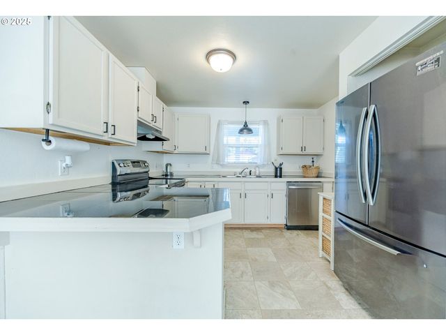 3214 CORALY Ave, Eugene, OR 97402