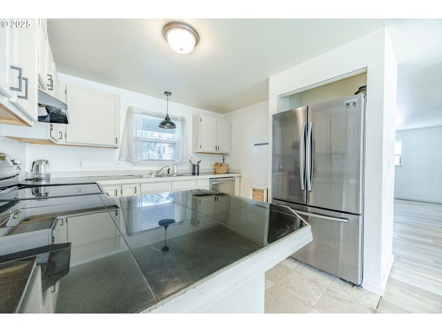 3214 CORALY Ave, Eugene, OR 97402