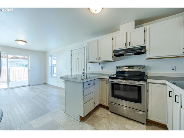3214 CORALY Ave, Eugene, OR 97402