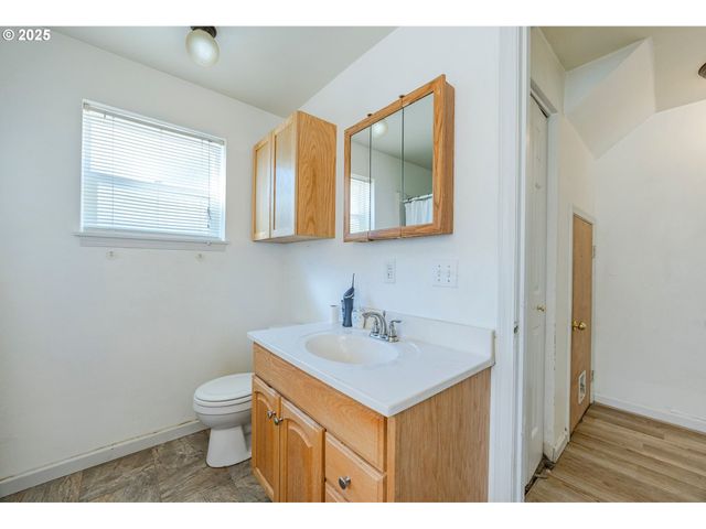 3214 CORALY Ave, Eugene, OR 97402