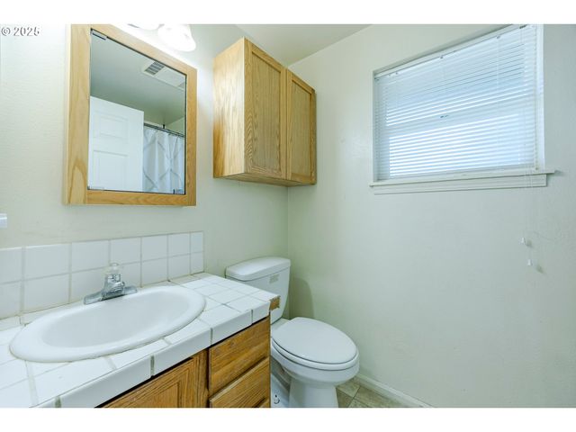 3214 CORALY Ave, Eugene, OR 97402