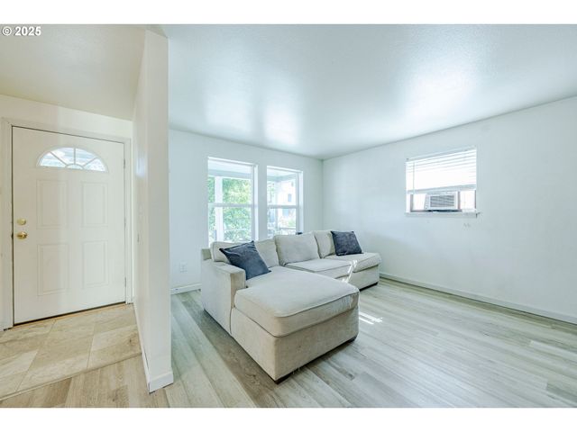 3214 CORALY Ave, Eugene, OR 97402