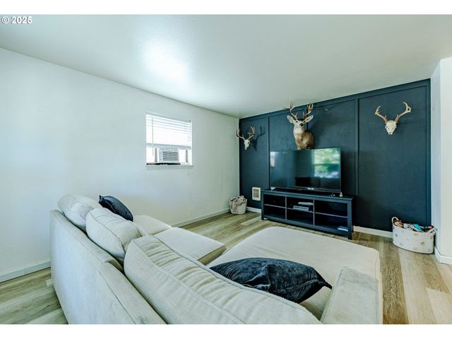 3214 CORALY Ave, Eugene, OR 97402
