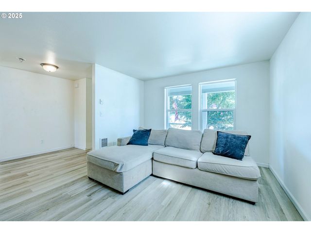 3214 CORALY Ave, Eugene, OR 97402