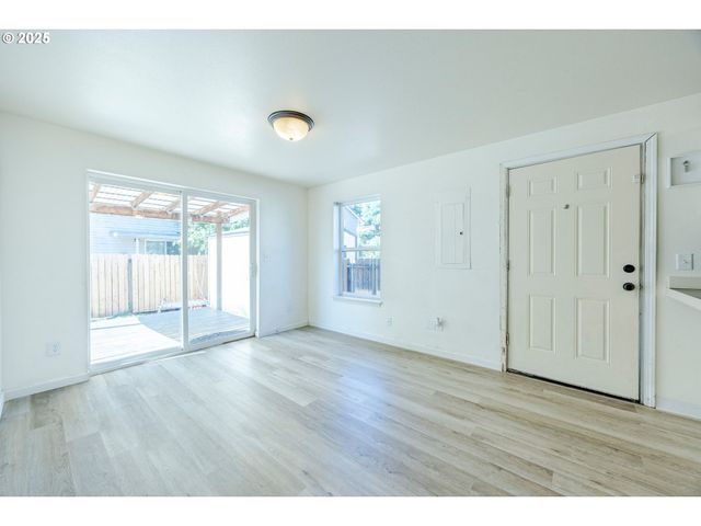 3214 CORALY Ave, Eugene, OR 97402