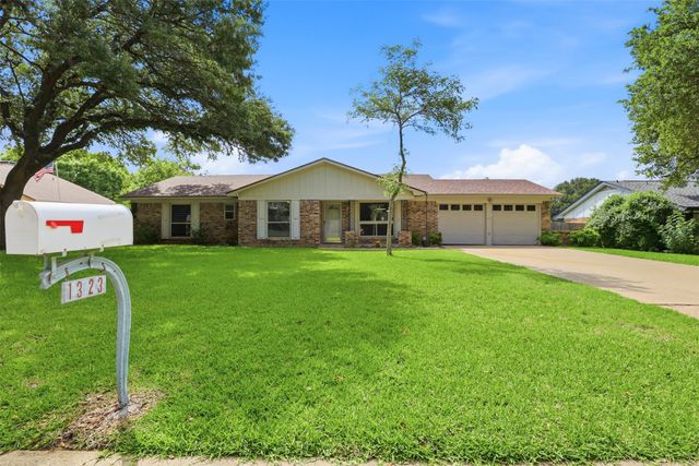 1323 Hemphill Drive, Cleburne, TX 76033