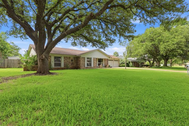 1323 Hemphill Drive, Cleburne, TX 76033