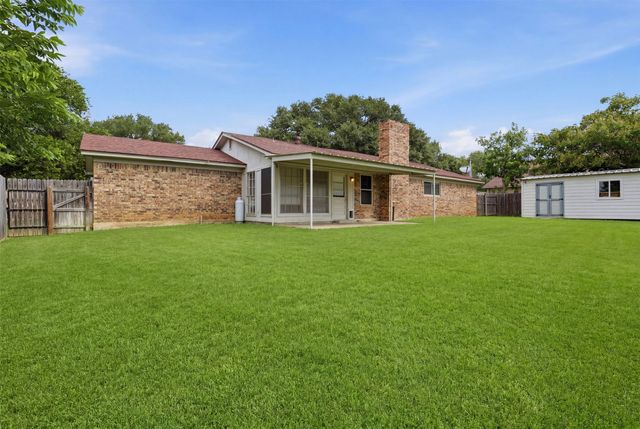 1323 Hemphill Drive, Cleburne, TX 76033
