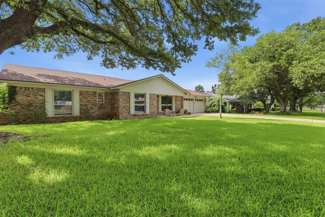 1323 Hemphill Drive, Cleburne, TX 76033