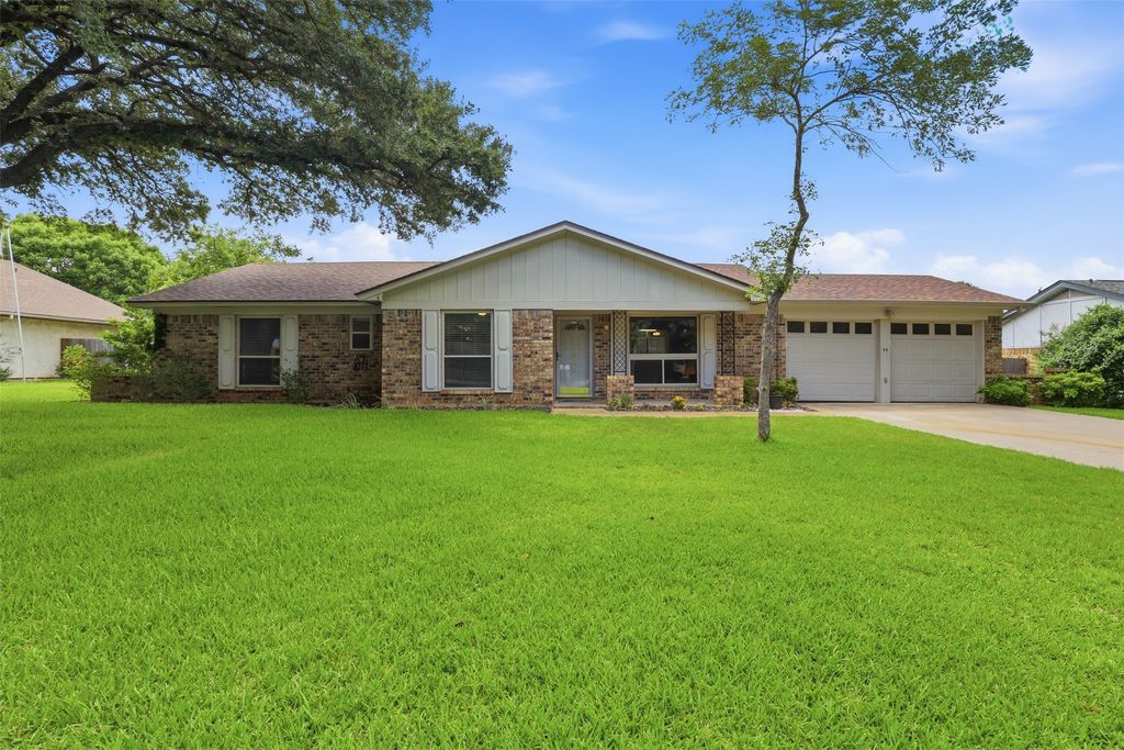 1323 Hemphill Drive, Cleburne, TX 76033