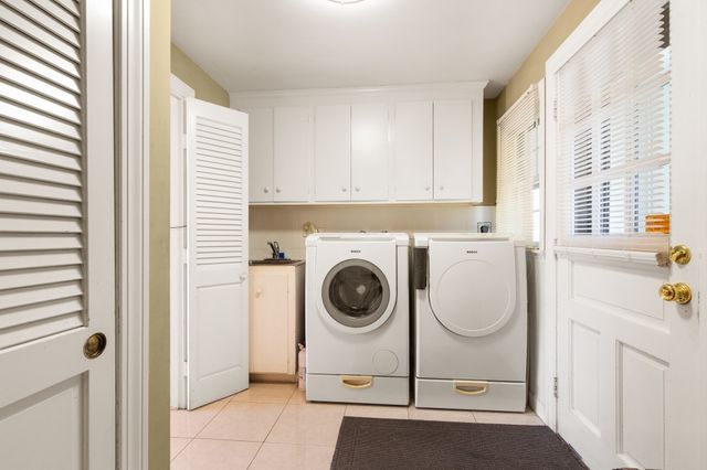 159 Braemoor Rd, Brockton, MA 02301