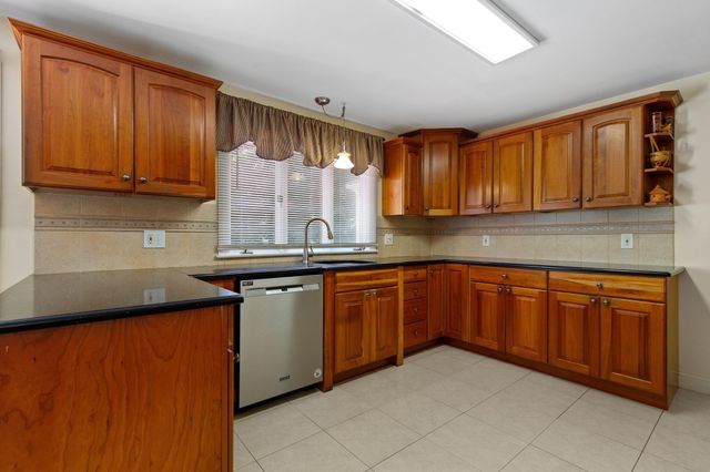 159 Braemoor Rd, Brockton, MA 02301