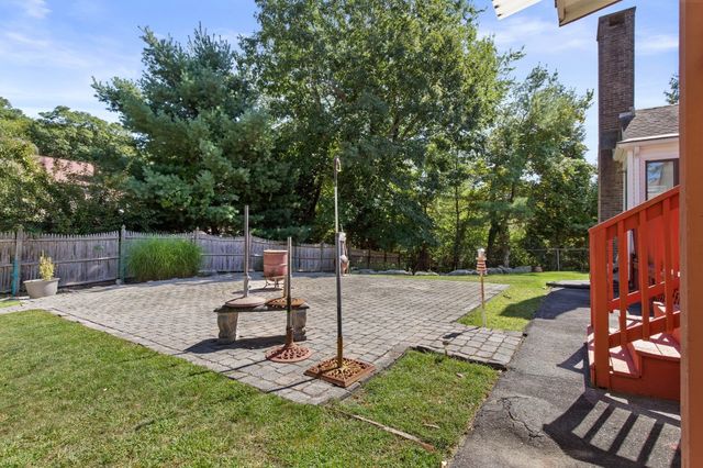 159 Braemoor Rd, Brockton, MA 02301