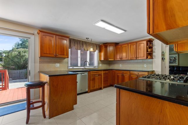 159 Braemoor Rd, Brockton, MA 02301