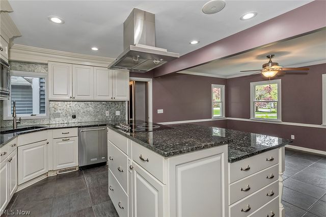 1 Deerfield Drive, Chagrin Falls, OH 44022