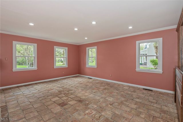 1 Deerfield Drive, Chagrin Falls, OH 44022