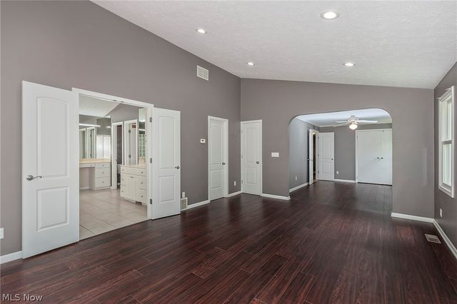 1 Deerfield Drive, Chagrin Falls, OH 44022