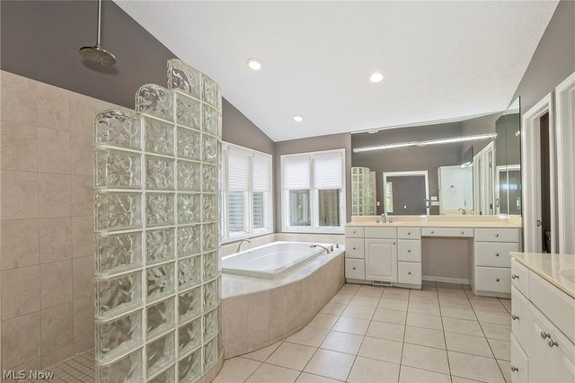 1 Deerfield Drive, Chagrin Falls, OH 44022
