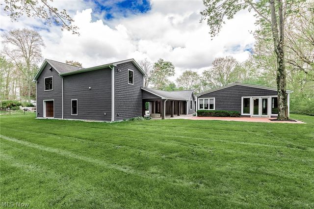 1 Deerfield Drive, Chagrin Falls, OH 44022