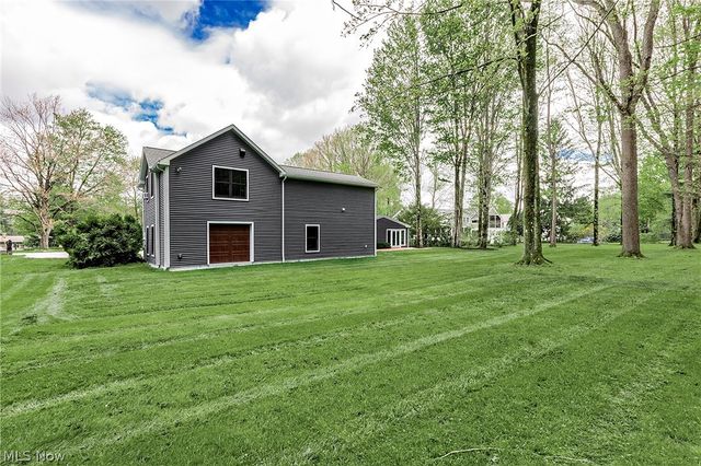 1 Deerfield Drive, Chagrin Falls, OH 44022
