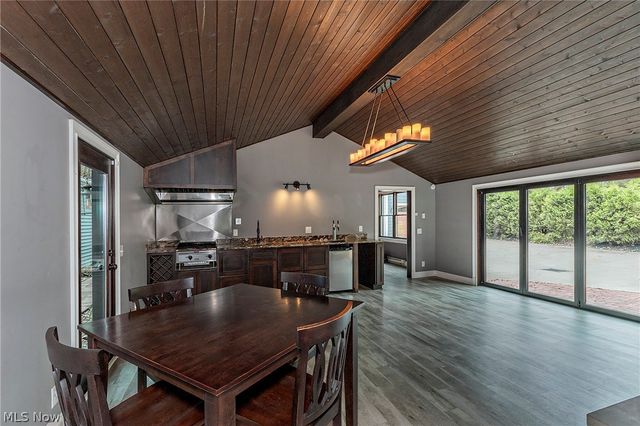 1 Deerfield Drive, Chagrin Falls, OH 44022