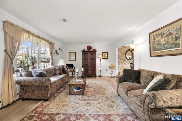 1 Sylvan Court, Pequannock Township, NJ 07444