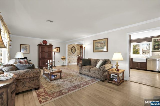 1 Sylvan Court, Pequannock Township, NJ 07444