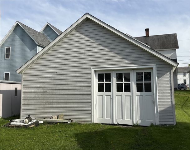 305 Janeway Street, Kane Boro, PA 16735