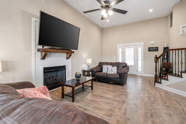 705 Banister Dr, Clarksville, TN 37042