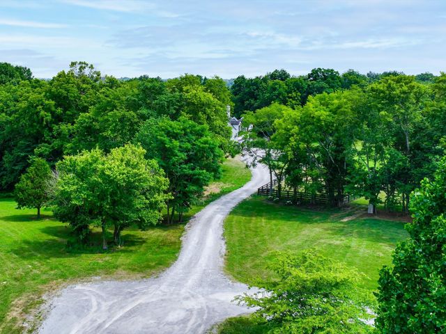 5112 Heron Hill Ln, Thompsons Station, TN 37179