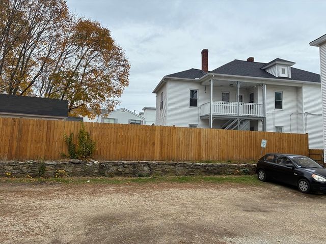 89 Worcester St, Southbridge, MA 01550