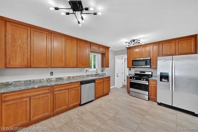 24915 Tallman Avenue, Warren, MI 48089
