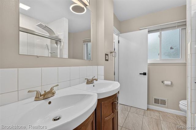 24915 Tallman Avenue, Warren, MI 48089