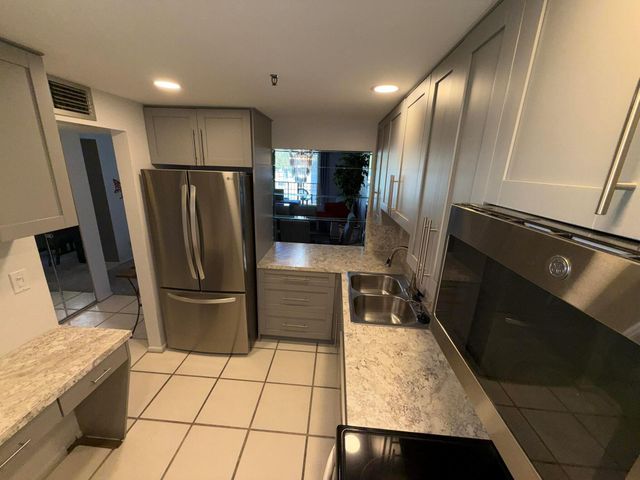 2788 Tennis Club Drive 203, West Palm Beach, FL 33417