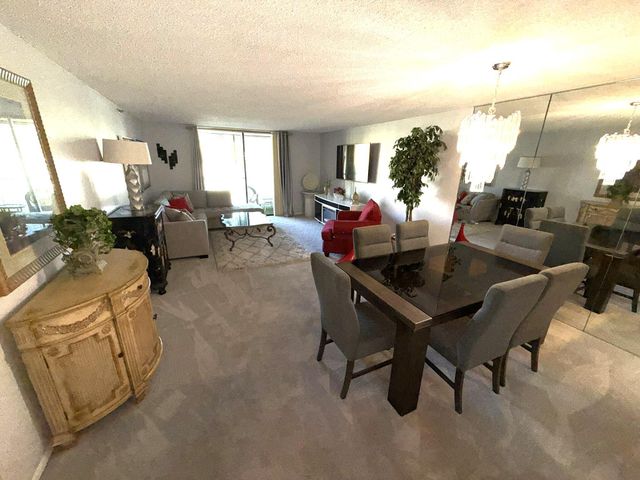 2788 Tennis Club Drive 203, West Palm Beach, FL 33417