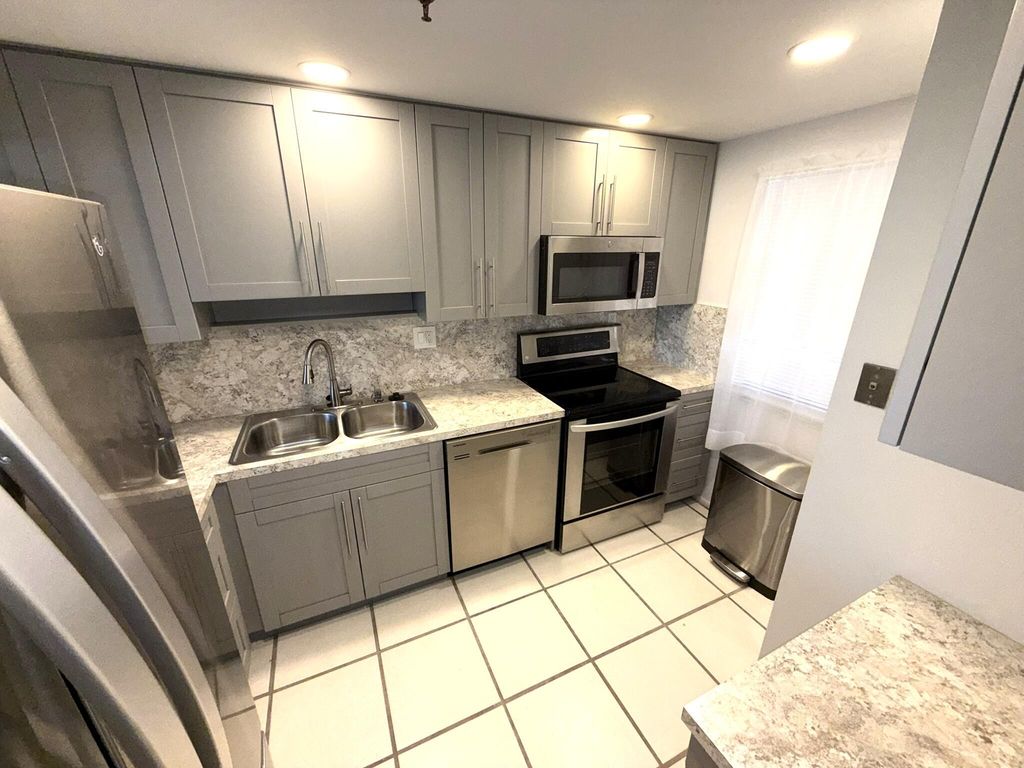 2788 Tennis Club Drive 203, West Palm Beach, FL 33417