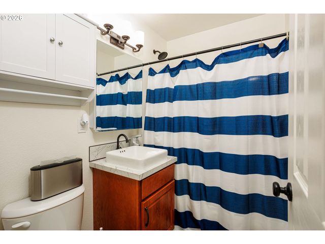 8715 Ne CLACKAMAS St, Portland, OR 97220