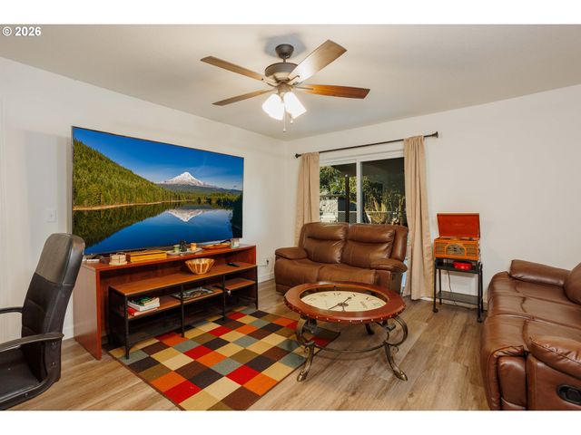 8715 Ne CLACKAMAS St, Portland, OR 97220